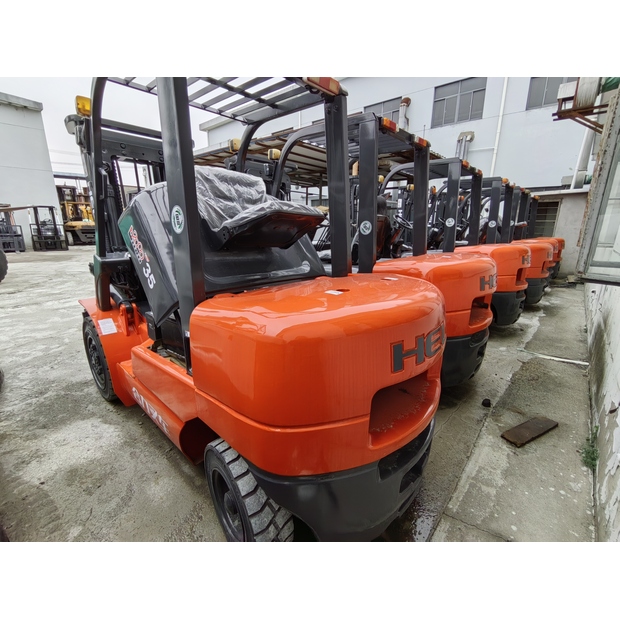 2023 هيلي 35-46730603