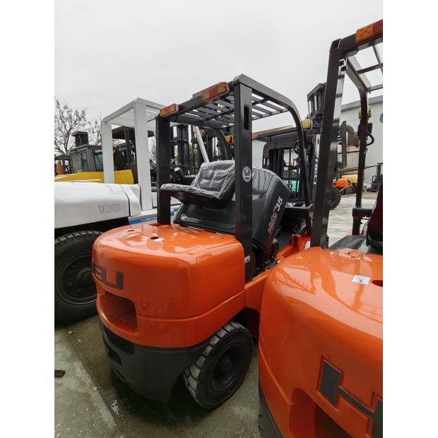 2023 هيلي 35-46730605