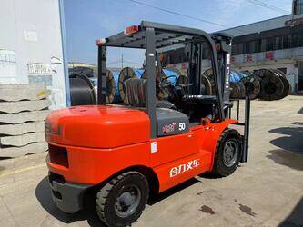 صورة ل رافعات 2024 هيلي 50