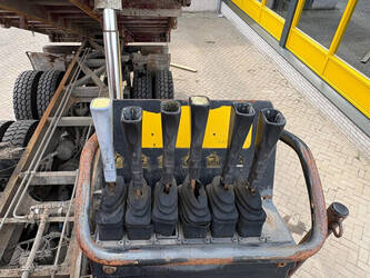 2005-man-tga-33-390-1444791-46732351