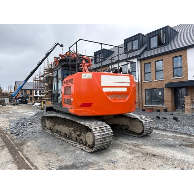 2018 Hitachi-46736120