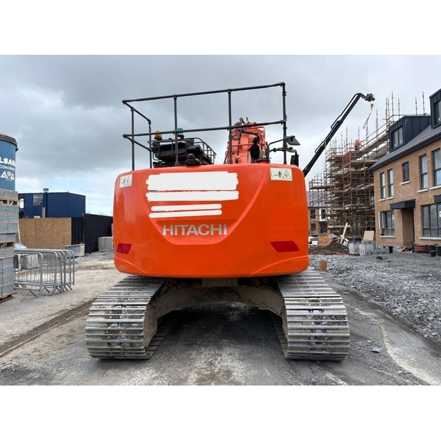 2018 Hitachi-46736121