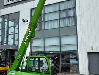 صورة ل رافعة شوكية تلسكوبية 2022 ميرلو 25