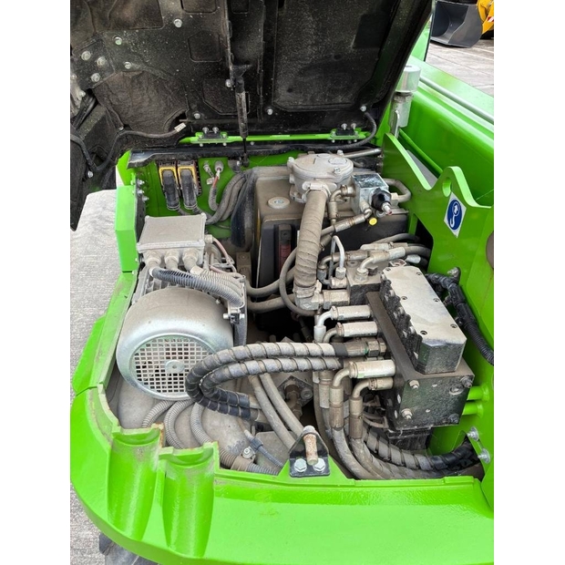 2022 ميرلو 25-46736239