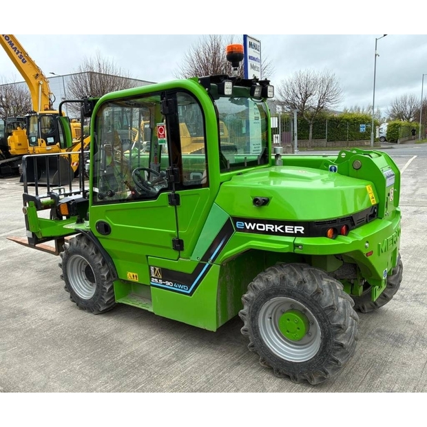 2022 ميرلو 25-46736248