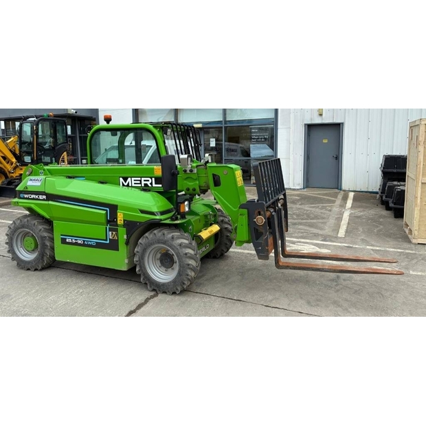 2022 ميرلو 25-46736253