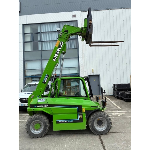 2022 ميرلو 25-46736254