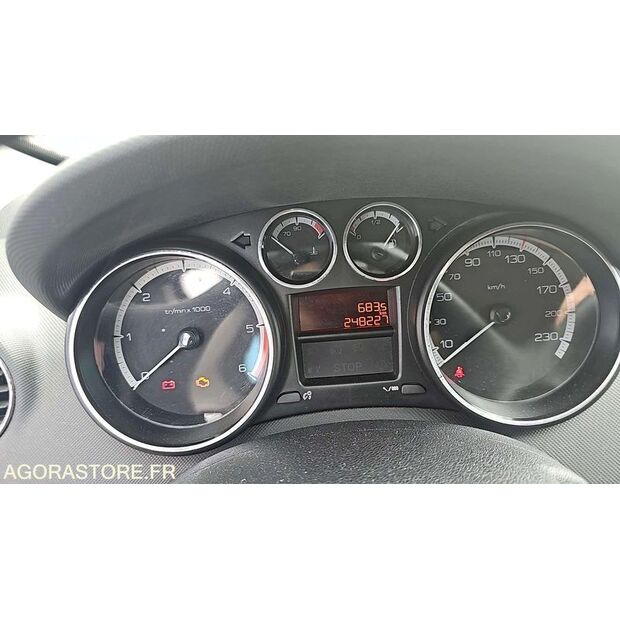 2013 بيجو 308-46746370