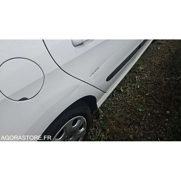 2013 بيجو 308-46746376