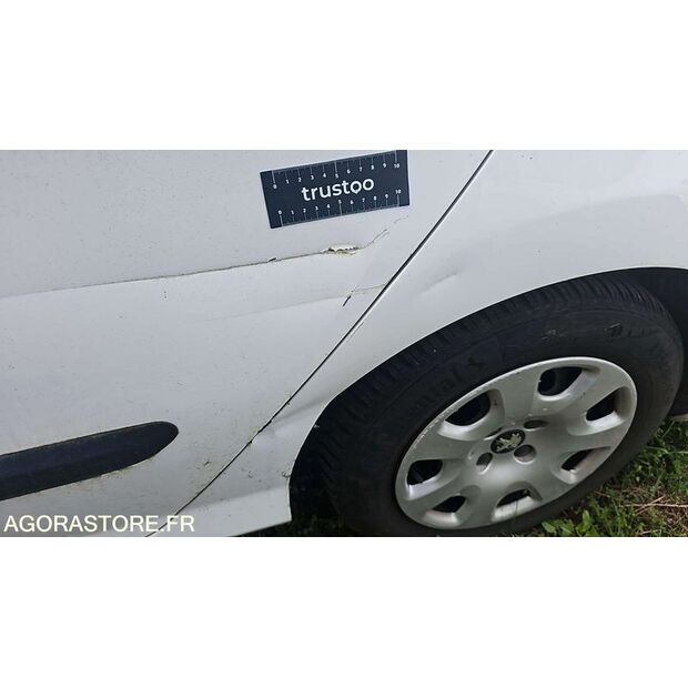 2013 بيجو 308-46746381