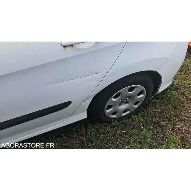 2013 بيجو 308-46746383