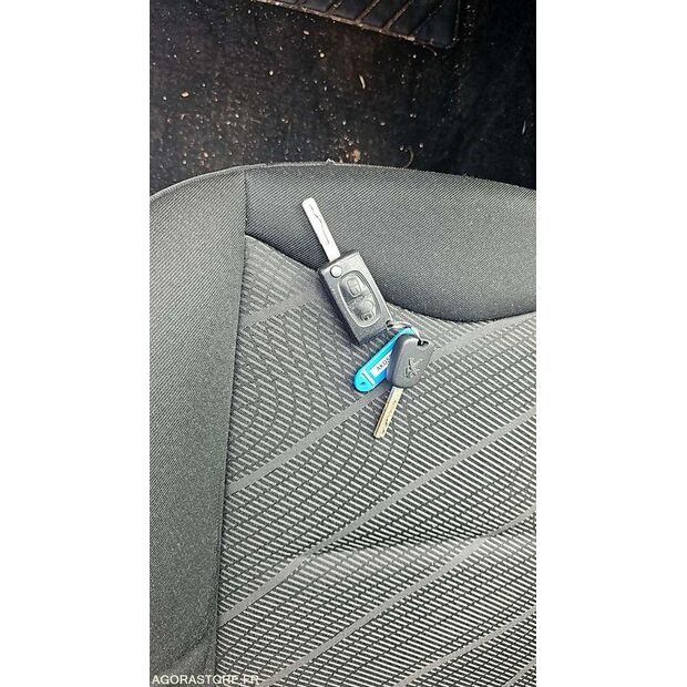 2013 بيجو 308-46746384