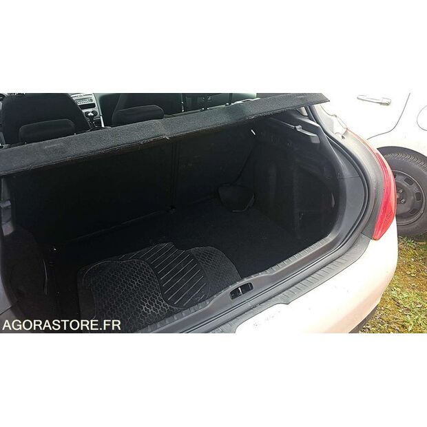 2013 بيجو 308-46746386