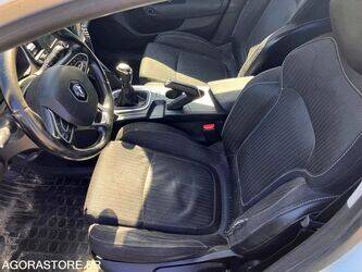 2017-renault-megane-1444889-46746835