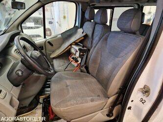 2009-renault-trafic-1444897-46747039