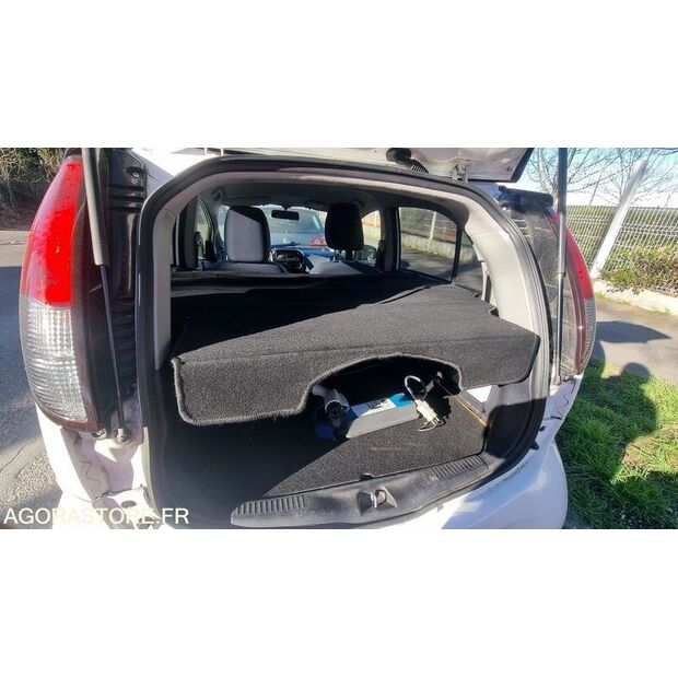 2018 Peugeot ION-46747111