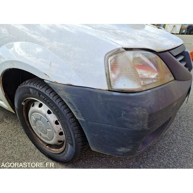 2011 داسيا LOGAN-46747352