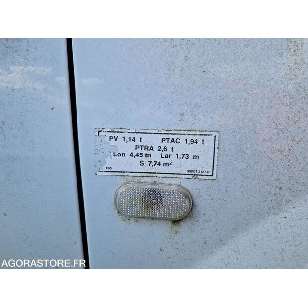 2011 داسيا LOGAN-46747354