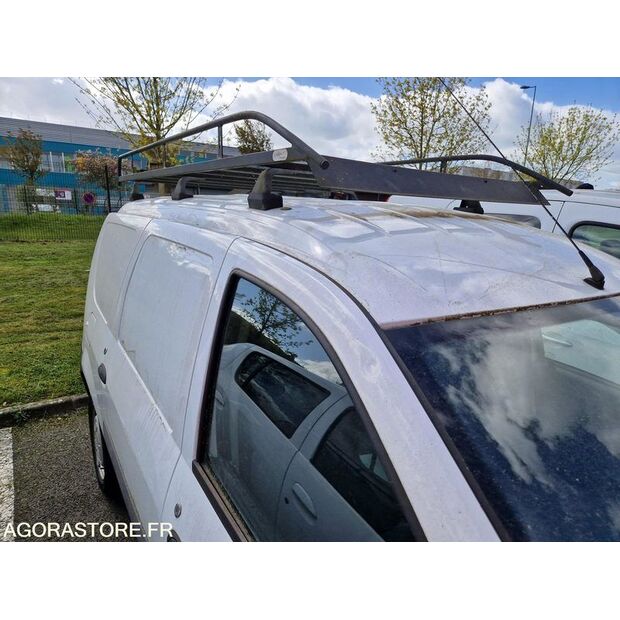 2011 داسيا LOGAN-46747356