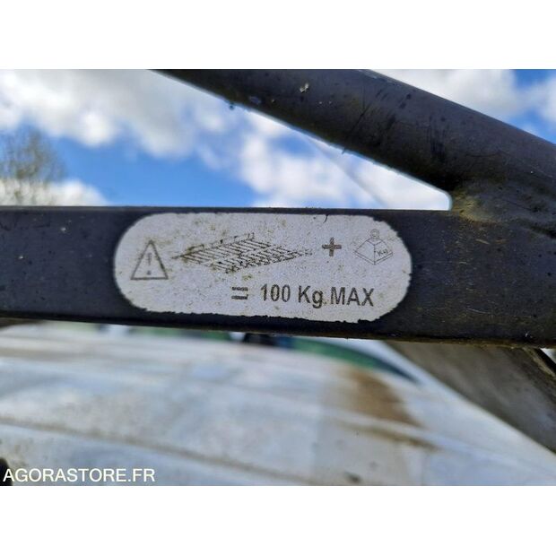 2011 داسيا LOGAN-46747357