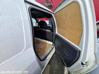 2011-dacia-logan-1444915-46747359