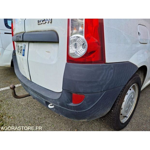 2011 داسيا LOGAN-46747361