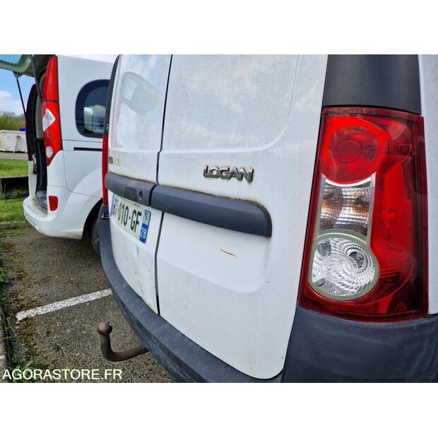 2011 داسيا LOGAN-46747362