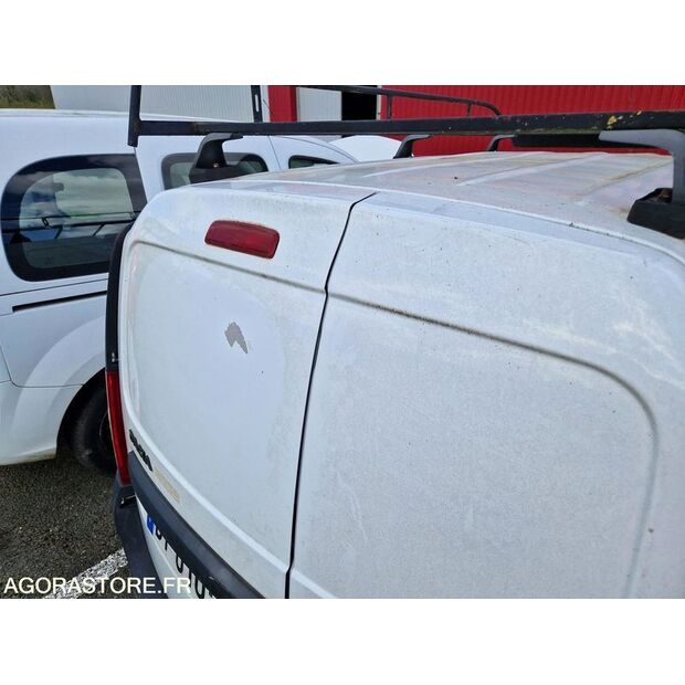 2011 داسيا LOGAN-46747364