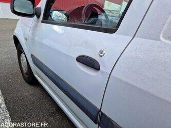 2011-dacia-logan-1444915-46747372