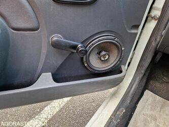 2011-dacia-logan-1444915-46747373