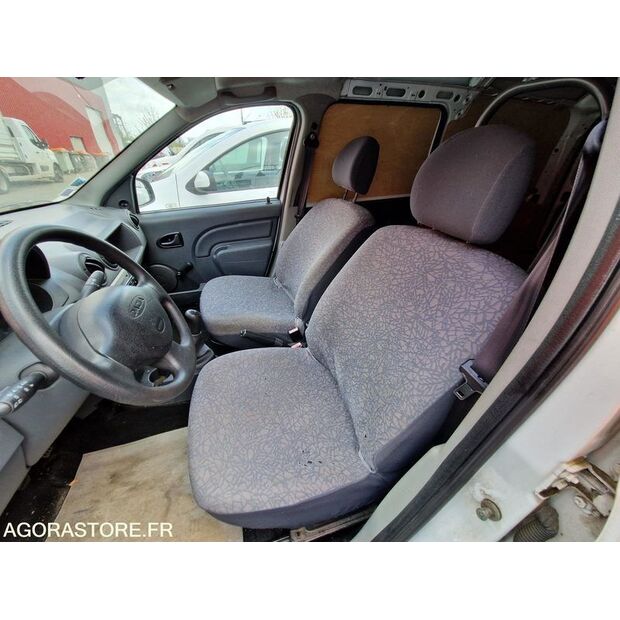 2011 داسيا LOGAN-46747374