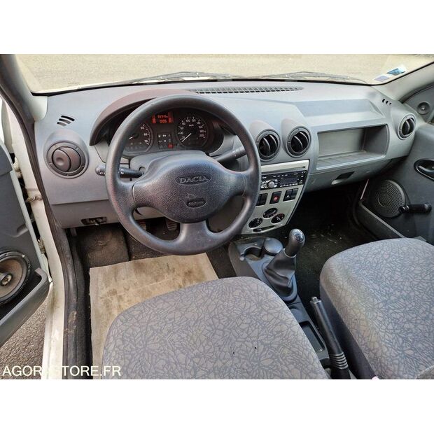 2011 داسيا LOGAN-46747375