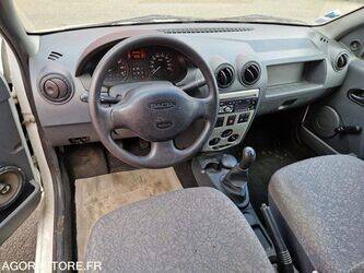 2011-dacia-logan-1444915-46747375