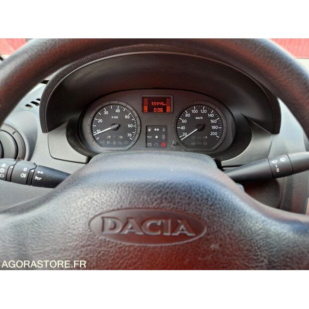 2011 داسيا LOGAN-46747377