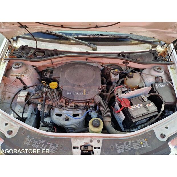 2011 داسيا LOGAN-46747378