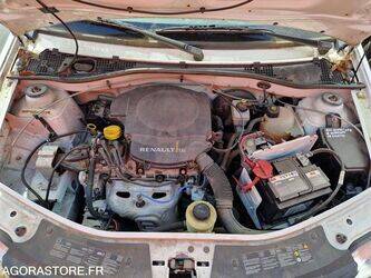 2011-dacia-logan-1444915-46747378