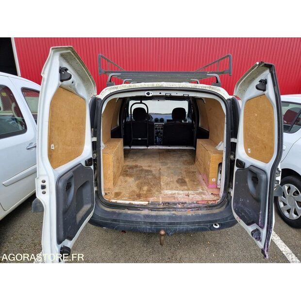 2011 داسيا LOGAN-46747381