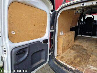 2011-dacia-logan-1444915-46747383