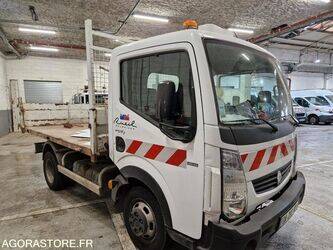 2013-renault-maxity-1444920-46747437