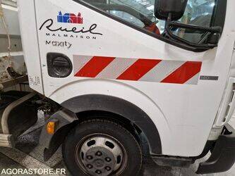2013-renault-maxity-1444920-46747447