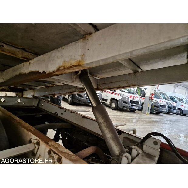 2013 Renault Maxity-46747478