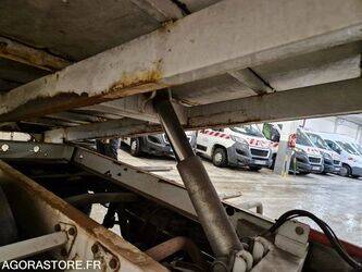 2013-renault-maxity-1444920-46747478