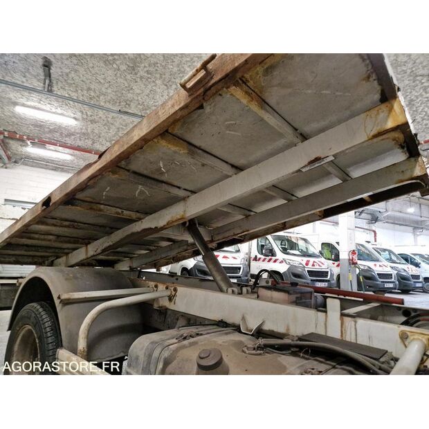 2013 Renault Maxity-46747479