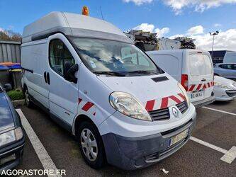 2011-renault-trafic-1444922-46747486