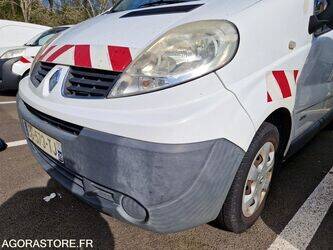 2011-renault-trafic-1444922-46747489