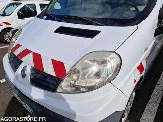 2011-renault-trafic-1444922-46747490