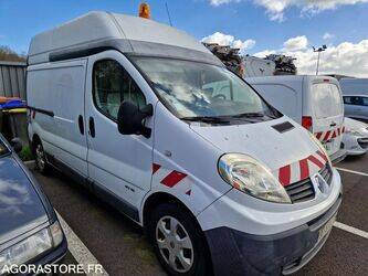 2011-renault-trafic-1444922-46747494