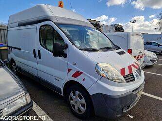 2011-renault-trafic-1444922-46747495