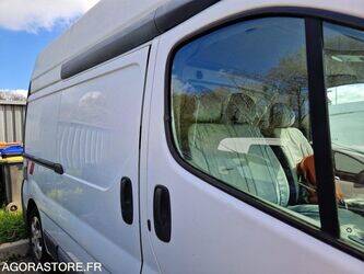 2011-renault-trafic-1444922-46747498