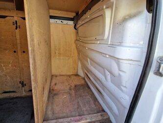 2011-renault-trafic-1444922-46747506